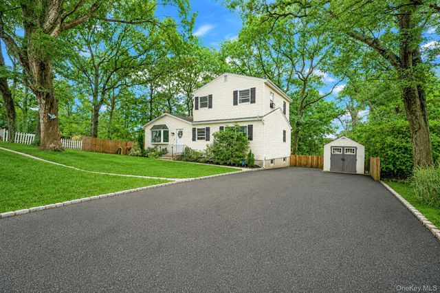 30 Sayville Road, Sound Beach, NY 11789