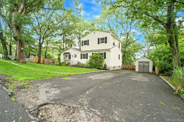 30 Sayville Road, Sound Beach, NY 11789