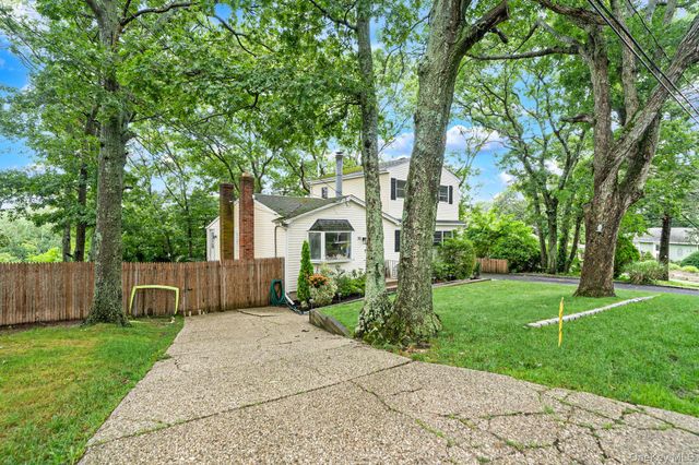 30 Sayville Road, Sound Beach, NY 11789