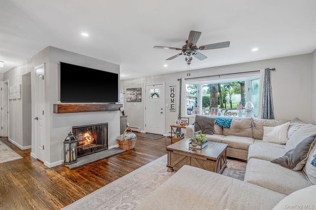 30 Sayville Road, Sound Beach, NY 11789