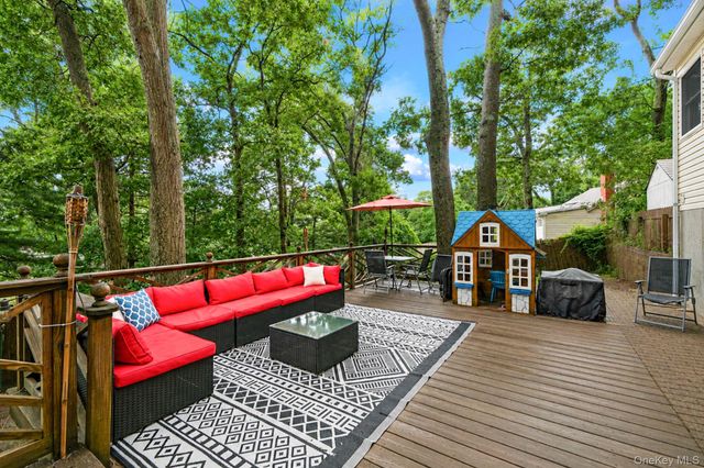 30 Sayville Road, Sound Beach, NY 11789
