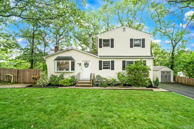 30 Sayville Road, Sound Beach, NY 11789