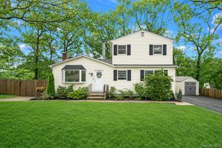 30 Sayville Road, Sound Beach, NY 11789