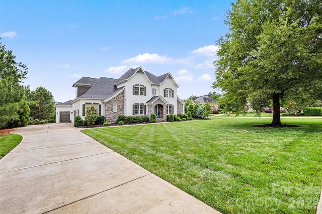4002 Soleado Drive, Matthews, NC 28104