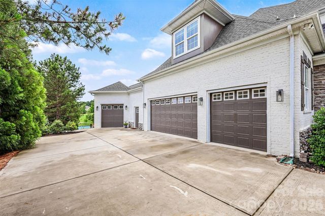 4002 Soleado Drive, Matthews, NC 28104