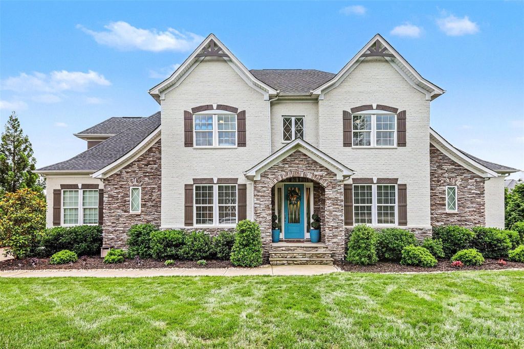 4002 Soleado Drive, Matthews, NC 28104