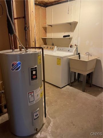 3728 Pendulum, Clay, NY 13027