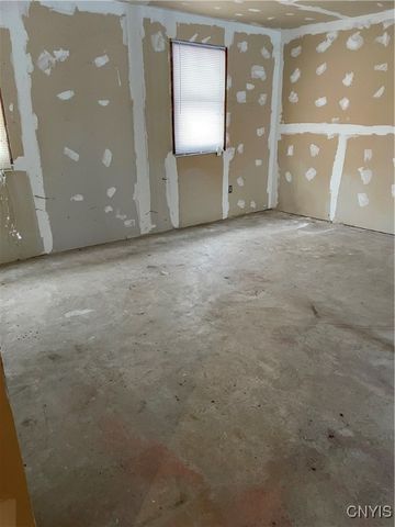 3728 Pendulum, Clay, NY 13027