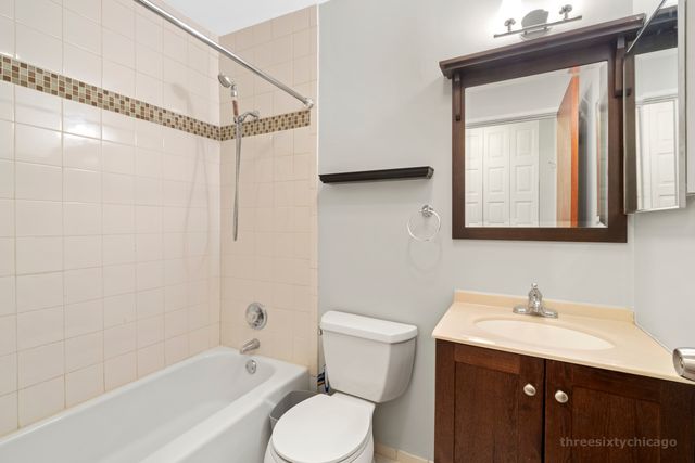 3620 N Pine Grove Avenue 210, Chicago, IL 60613