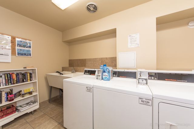 3620 N Pine Grove Avenue 210, Chicago, IL 60613
