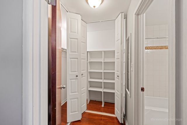 3620 N Pine Grove Avenue 210, Chicago, IL 60613