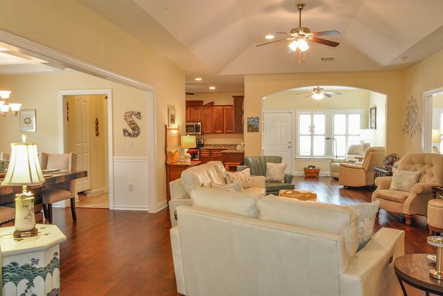 339 Arlington Circle, Murrells Inlet, SC 29576