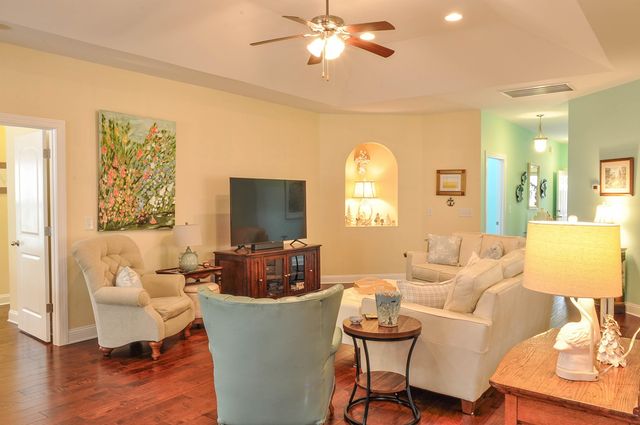 339 Arlington Circle, Murrells Inlet, SC 29576