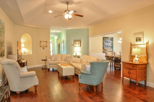 339 Arlington Circle, Murrells Inlet, SC 29576