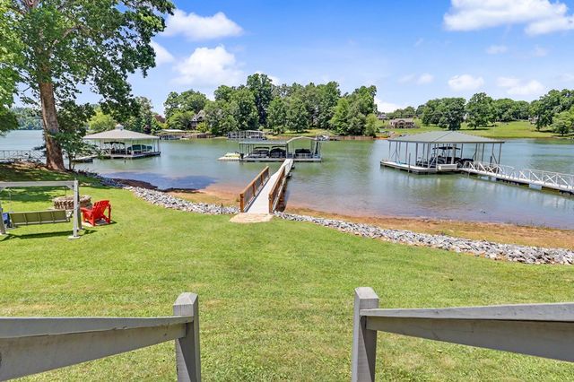 209B N Berrong Street, Hiawassee, GA 30546