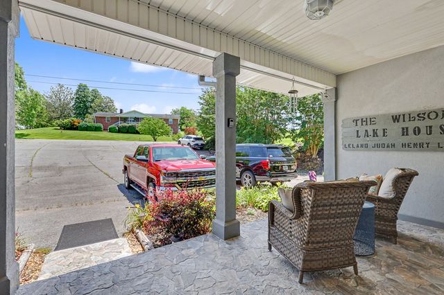 209B N Berrong Street, Hiawassee, GA 30546