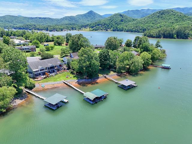 209B N Berrong Street, Hiawassee, GA 30546