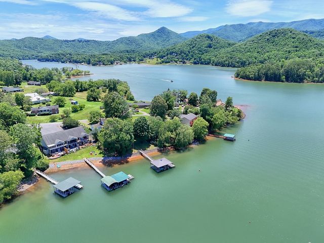 209B N Berrong Street, Hiawassee, GA 30546