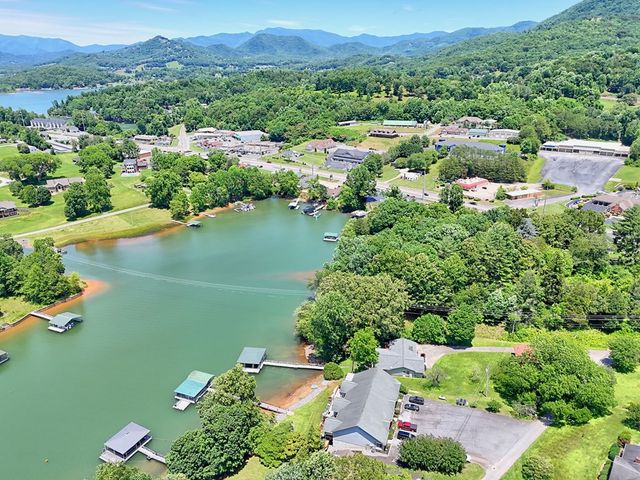 209B N Berrong Street, Hiawassee, GA 30546