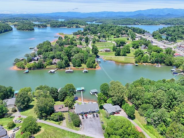 209B N Berrong Street, Hiawassee, GA 30546