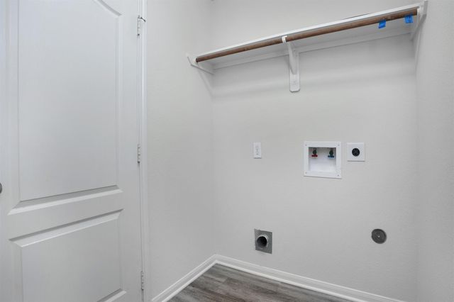 384 De Coster Boulevard, Alvin, TX 77511