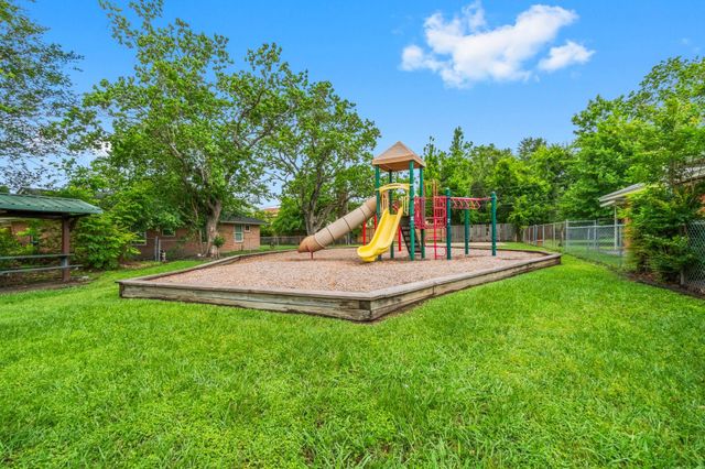 1702 Sheridan Drive, Baytown, TX 77520