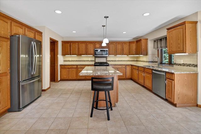 523 Acadia Way, Verona, WI 53593