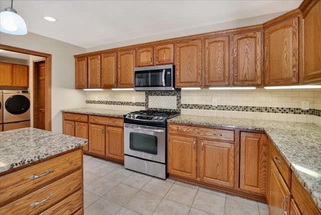 523 Acadia Way, Verona, WI 53593