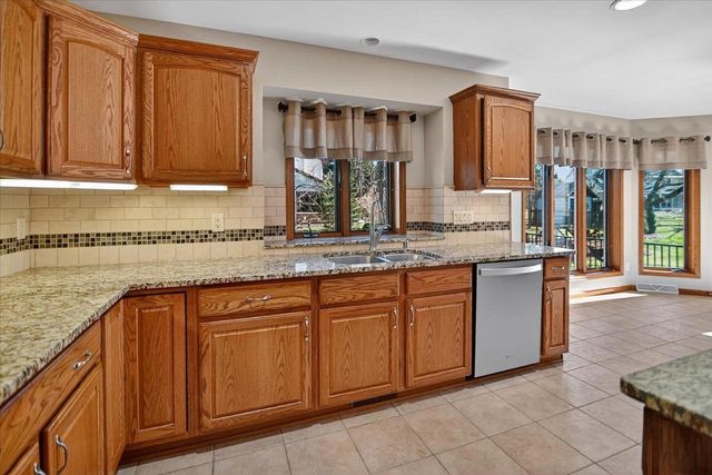 523 Acadia Way, Verona, WI 53593