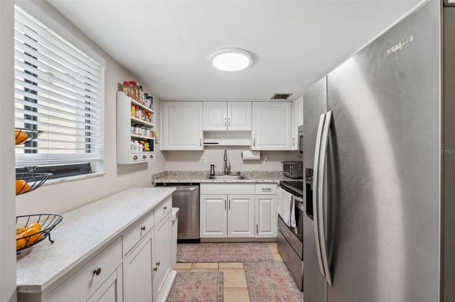 11809 RAINTREE LAKE LANE A, Tampa, FL 33617