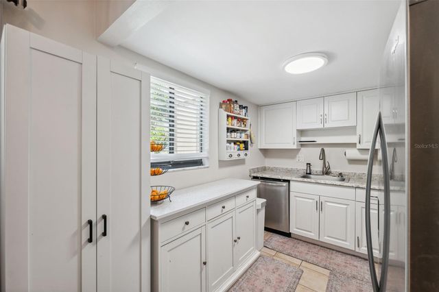 11809 RAINTREE LAKE LANE A, Tampa, FL 33617