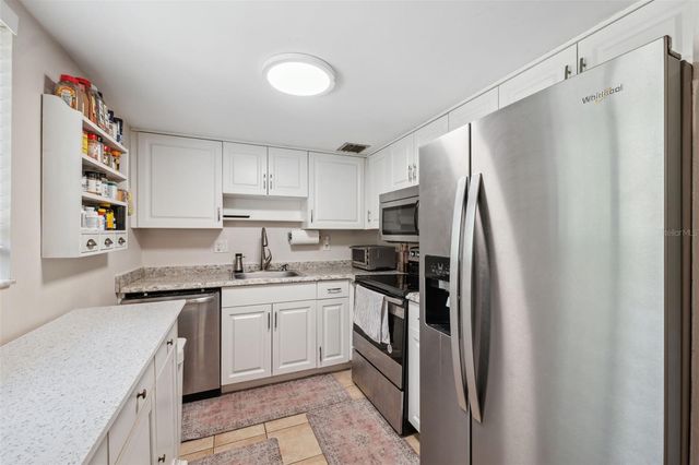 11809 RAINTREE LAKE LANE A, Tampa, FL 33617