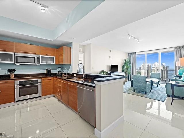 3000 Oasis Grand BLVD 2402, Fort Myers, FL 33916