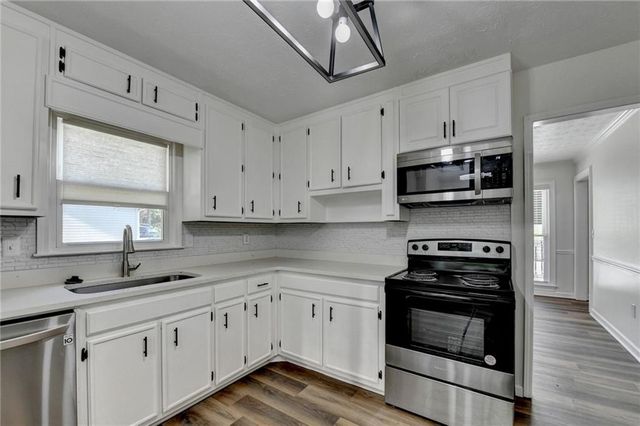 1530 Plunketts Road, Buford, GA 30519