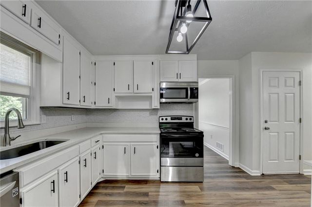 1530 Plunketts Road, Buford, GA 30519