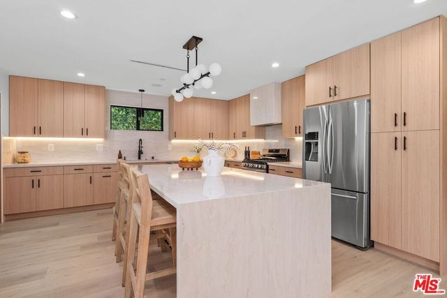 5807 Balcom Avenue, Encino, CA 91316