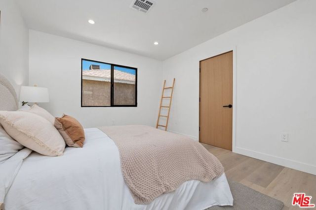 5807 Balcom Avenue, Encino, CA 91316