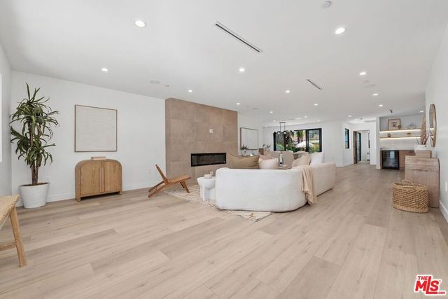 5807 Balcom Avenue, Encino, CA 91316
