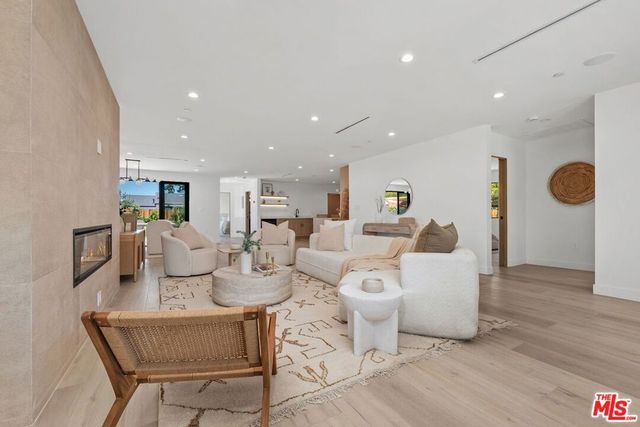 5807 Balcom Avenue, Encino, CA 91316
