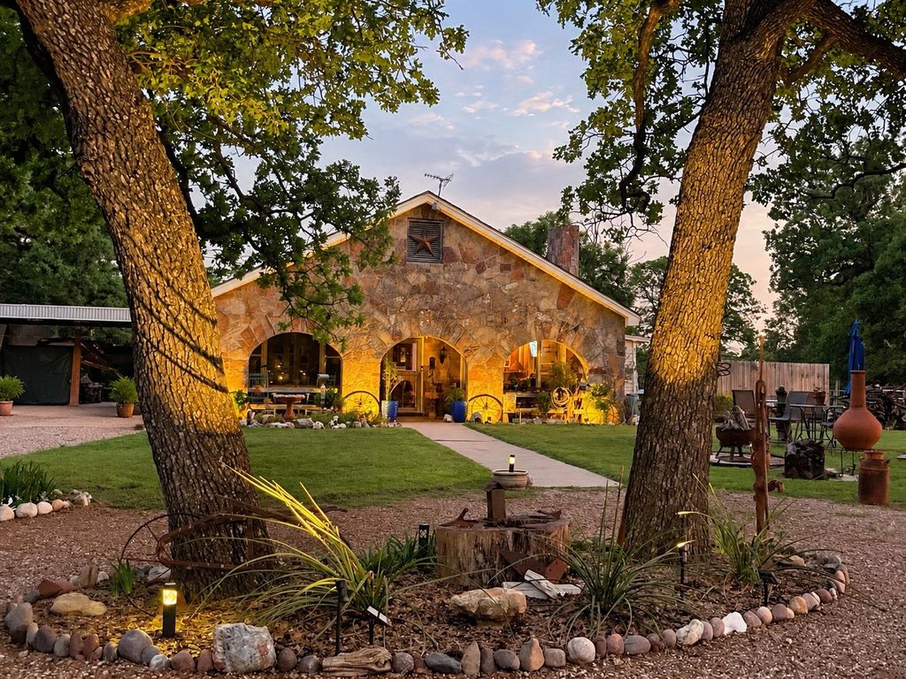 8475 Peden Road, Reno, TX 76020 — exterior