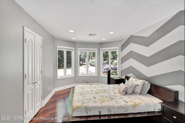 10 Syngle Way, Morganville, NJ 07751