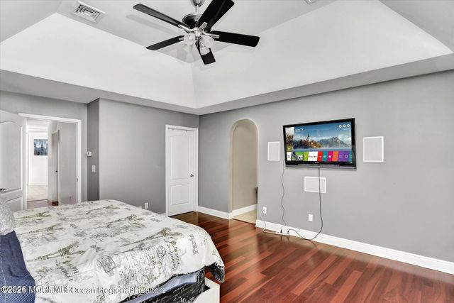 10 Syngle Way, Morganville, NJ 07751