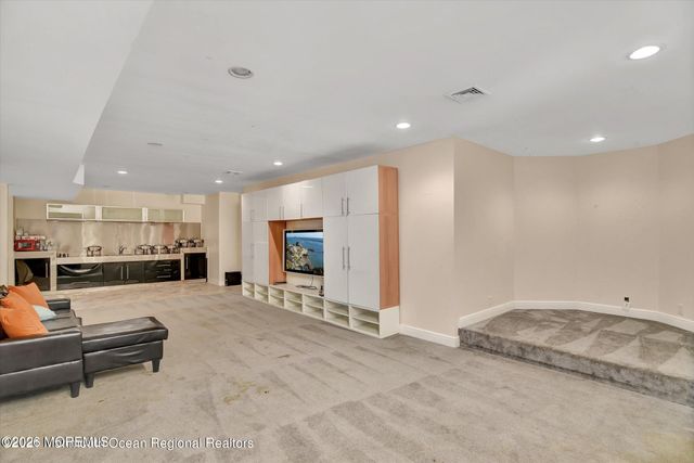 10 Syngle Way, Morganville, NJ 07751