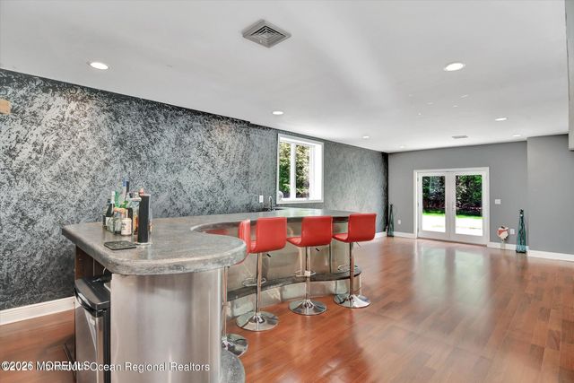 10 Syngle Way, Morganville, NJ 07751