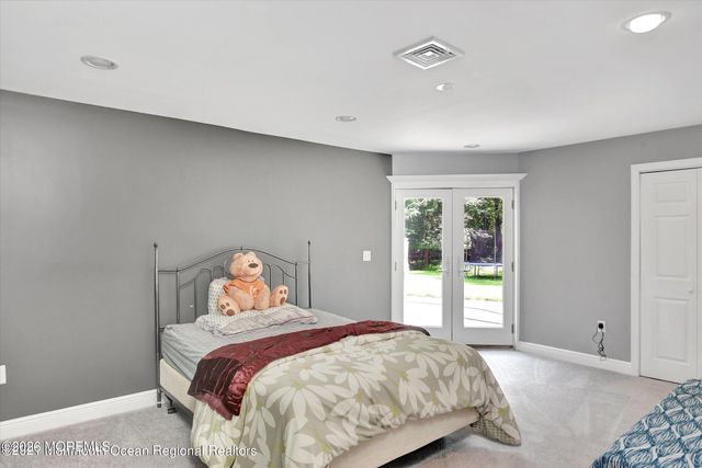 10 Syngle Way, Morganville, NJ 07751