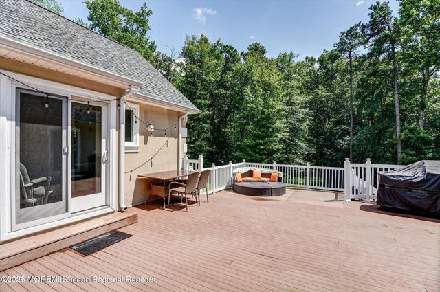 10 Syngle Way, Morganville, NJ 07751