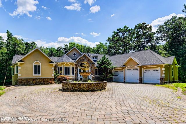 10 Syngle Way, Morganville, NJ 07751