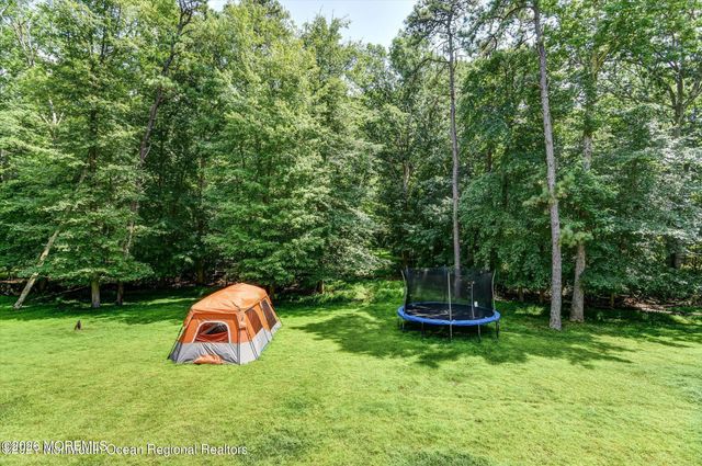 10 Syngle Way, Morganville, NJ 07751