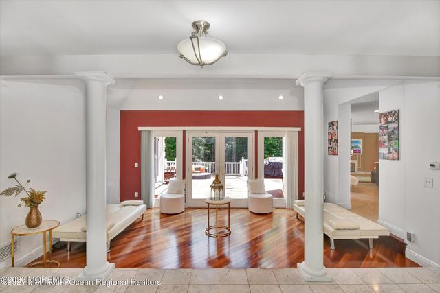 10 Syngle Way, Morganville, NJ 07751