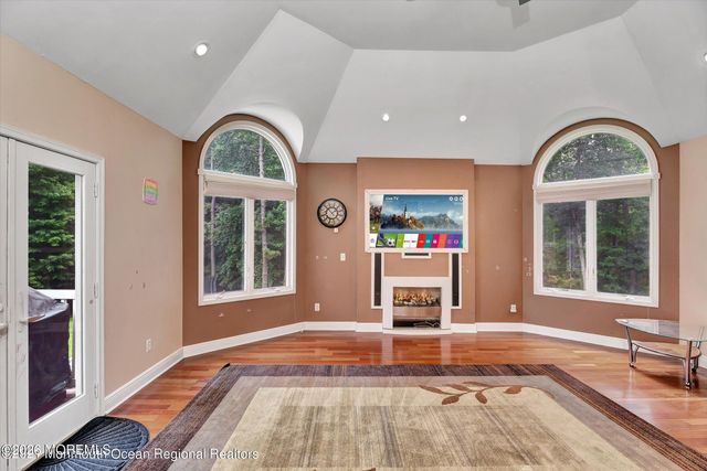 10 Syngle Way, Morganville, NJ 07751